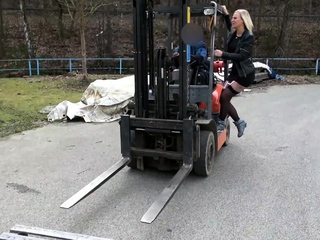 Blonde vs brunette hardcore threesome