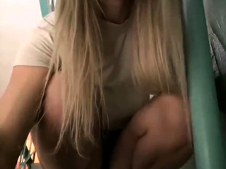 Naked amateur webcam girl fingering her pussy live on camera